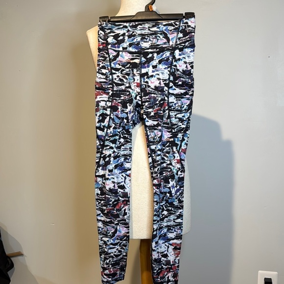 lululemon athletica Other - Lululemon Abstract Pattern unique leggings size‎ 4